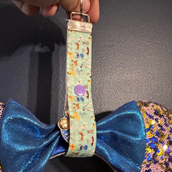 Handmade Minnie ears holder keychain in Disney Dogs design - Picture 3 of 3